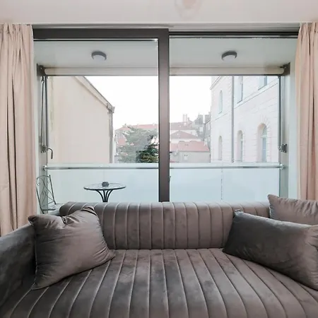 Apartament Marilla *