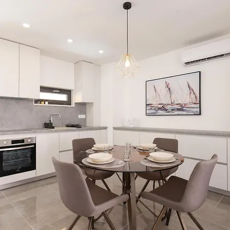 Marilla Apartament *