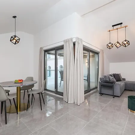 Apartament Marilla *
